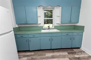 9521 Cruso Rd, Canton, NC 28716 - Photo 14