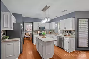 4123 Beauvista Dr, Charlotte, NC 28269 - Photo 4