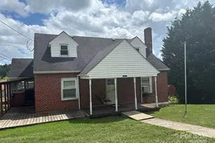 164 N Mitchell Ave, Bakersville, NC 28705 - Photo 2