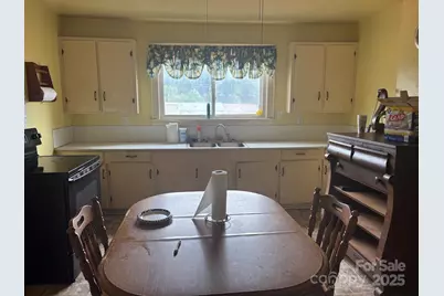 164 N Mitchell Avenue, Bakersville, NC 28705 - Photo 10