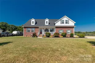 1302 Bryson Creek Dr, McConnells, SC 29726 - Photo 2