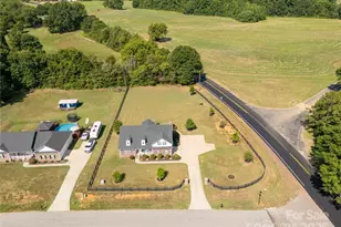 1302 Bryson Creek Dr, McConnells, SC 29726 - Photo 4