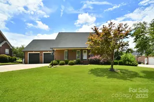 2914 Weatherfield Dr, Lincolnton, NC 28092 - Photo 2