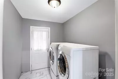 6625 Somersworth Drive, Charlotte, NC 28215 - Photo 10