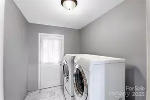 6625 Somersworth Dr, Charlotte, NC 28215 - Photo 10