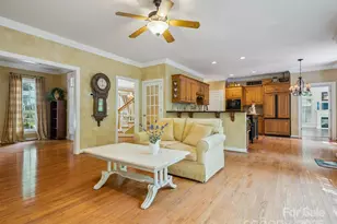423 Shrewsbury Ln, Matthews, NC 28105 - Photo 10