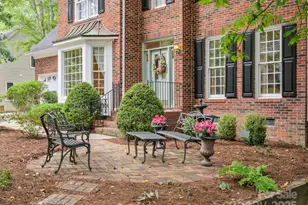 423 Shrewsbury Ln, Matthews, NC 28105 - Photo 2