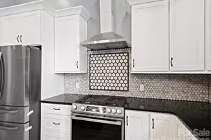 613 S Mulberry St, Statesville, NC 28677 - Photo 8