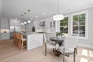 6910 Providence Ln W, Charlotte, NC 28226 - Photo 10