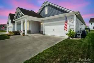 134 Fox Cove Rd, Hendersonville, NC 28792 - Photo 4