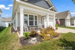 134 Fox Cove Rd, Hendersonville, NC 28792 - Photo 2