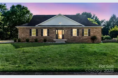 915 Barrington Drive NE, Lenoir, NC 28645 - Photo 1