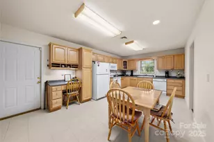 32 Stone House Rd, Hendersonville, NC 28739 - Photo 8