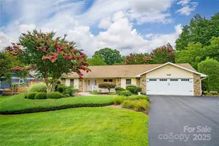 32 Stone House Rd, Hendersonville, NC 28739 - Photo 1