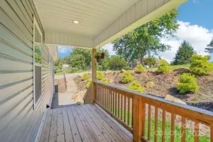 136 Locust Grove Rd, Weaverville, NC 28787 - Photo 4