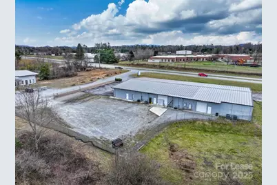 913 Upward Road, Flat Rock, NC 28731 - Photo 2