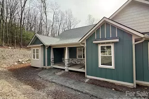 634 Hollybrook Dr, Flat Rock, NC 28731 - Photo 2