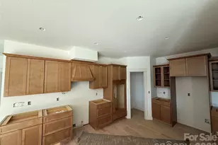 634 Hollybrook Dr, Flat Rock, NC 28731 - Photo 6