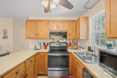 5476 Chestnut Drive, Hickory, NC 28602 - Photo 16
