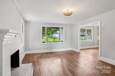 301 E Lee Avenue, Bessemer City, NC 28016 - Photo 6