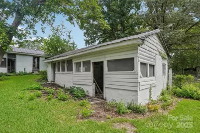 301 E Lee Avenue, Bessemer City, NC 28016 - Photo 38