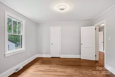 301 E Lee Avenue, Bessemer City, NC 28016 - Photo 32