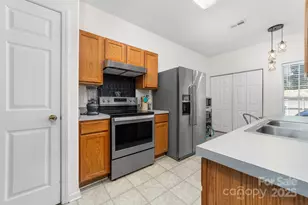 4313 Eaves Ln, Charlotte, NC 28215 - Photo 10