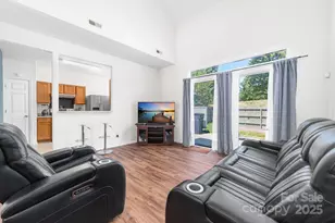 4313 Eaves Ln, Charlotte, NC 28215 - Photo 6