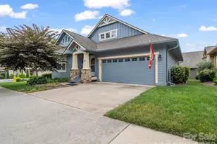 27 Gray Wolf Ln, Hendersonville, NC 28792 - Photo 2