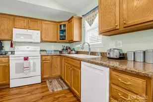 27 Gray Wolf Ln, Hendersonville, NC 28792 - Photo 8