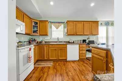 27 Gray Wolf Lane, Hendersonville, NC 28792 - Photo 8