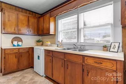 71 14th Street SE, Hickory, NC 28602 - Photo 12