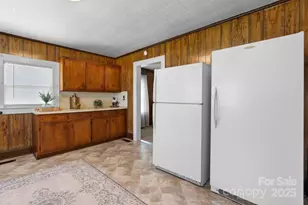 71 14th St SE, Hickory, NC 28602 - Photo 2