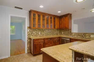 1123 Lynbrook Dr, Charlotte, NC 28211 - Photo 18