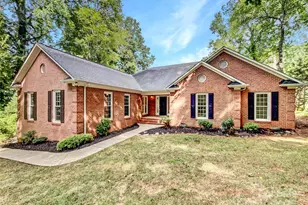8117 Shannon Woods Ln, Matthews, NC 28104 - Photo 2
