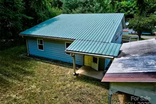 111 Kenneth Cooper Rd, Whittier, NC 28789 - Photo 14