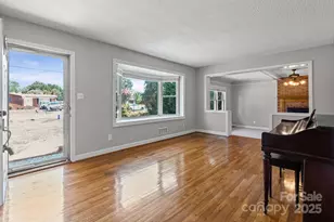 305 Ridge Dr, Mount Holly, NC 28120 - Photo 4