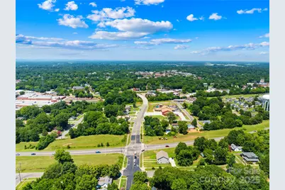 911 Wilson W Lee Boulevard, Statesville, NC 28677 - Photo 38