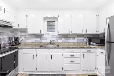 911 Wilson W Lee Boulevard, Statesville, NC 28677 - Photo 18