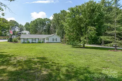 231 Kimberly Ann Drive, Hendersonville, NC 28792 - Photo 2