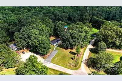 2734 Orangewood Lane, Newton, NC 28658 - Photo 32