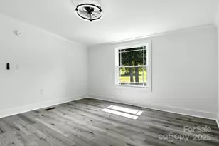 2734 Orangewood Ln, Newton, NC 28658 - Photo 18