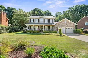 1948 Twin Ponds Dr, Hickory, NC 28602 - Photo 2