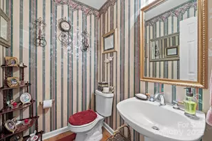 1948 Twin Ponds Dr, Hickory, NC 28602 - Photo 16