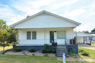 110 N Davis St, Dallas, NC 28034 - Photo 2