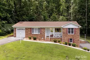 149 Long John Dr, Hendersonville, NC 28791 - Photo 2