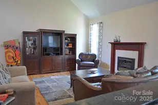 5665 Gold Creek Bay Dr, Hickory, NC 28601 - Photo 6