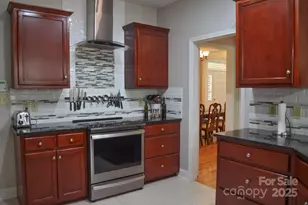 5665 Gold Creek Bay Dr, Hickory, NC 28601 - Photo 10