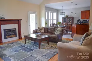 5665 Gold Creek Bay Dr, Hickory, NC 28601 - Photo 4