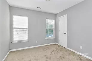 5750 Laborde Ave, Charlotte, NC 28269 - Photo 16